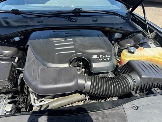 Used 2022 Black Dodge SXT image 26