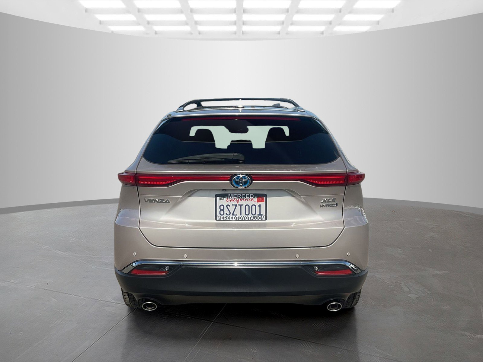 Used 2021 Titanium Toyota XLE image 4