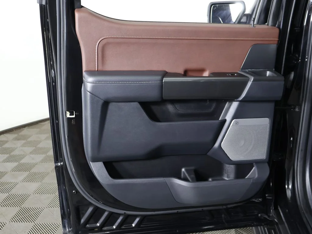 Used 2023 Agate Black Metallic Ford Lariat image 28