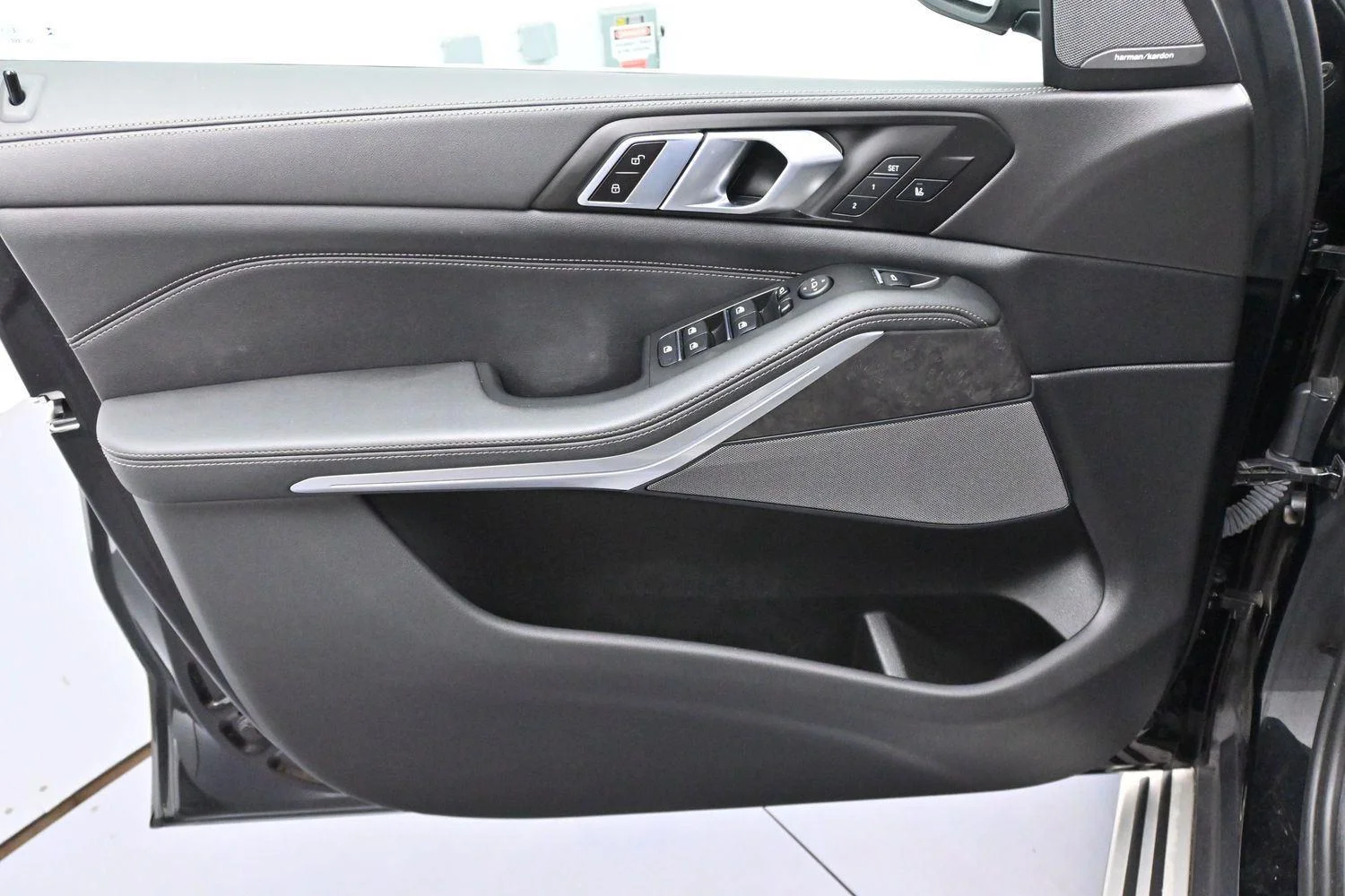 Used 2024 Carbon Black Metallic BMW xDrive40i image 12