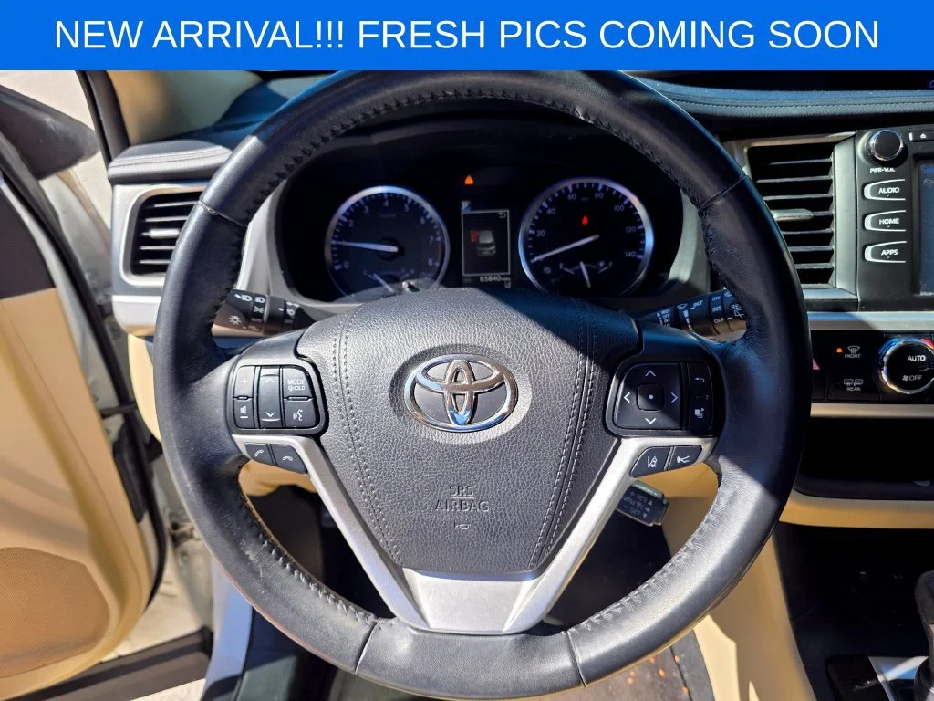 Used 2019  Toyota SE image 11