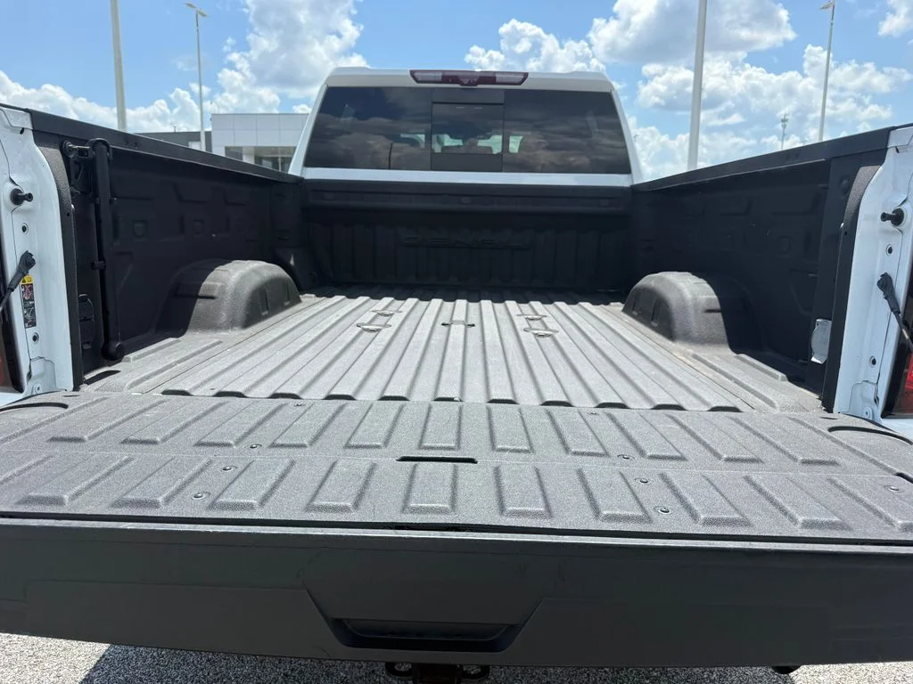 Used 2023 White GMC Denali image 22
