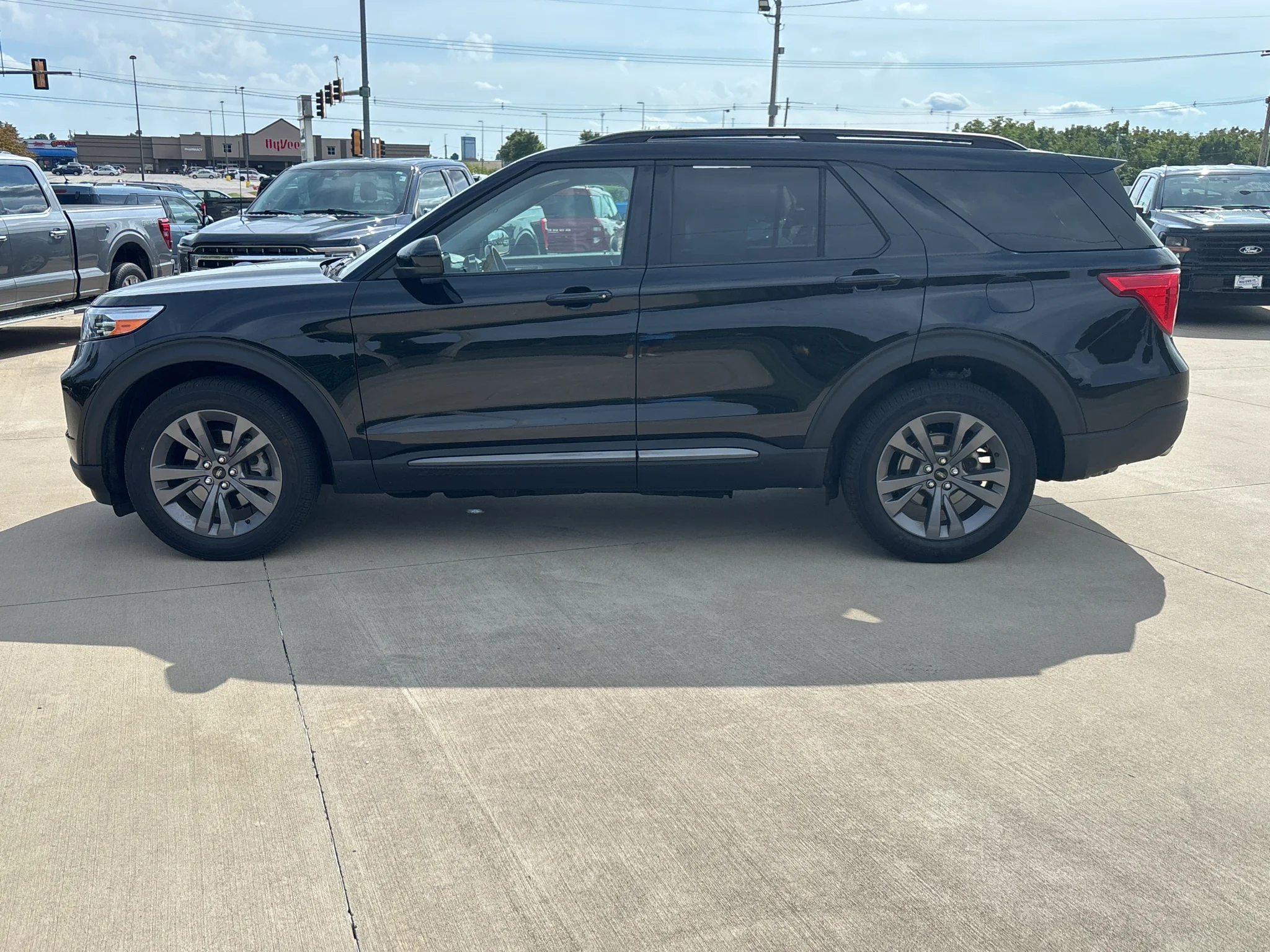 Used 2024 Agate Black Metallic Ford XLT image 2