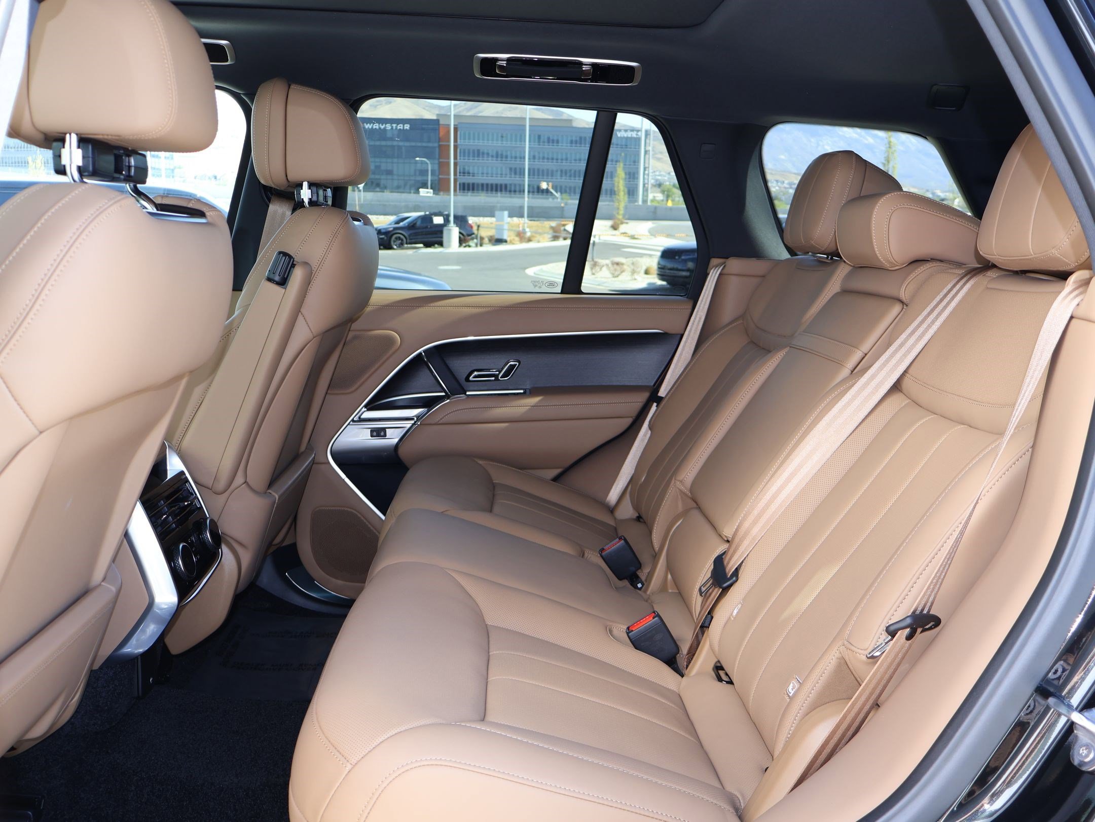 2026 Land Rover Range Rover SE - Photo 16