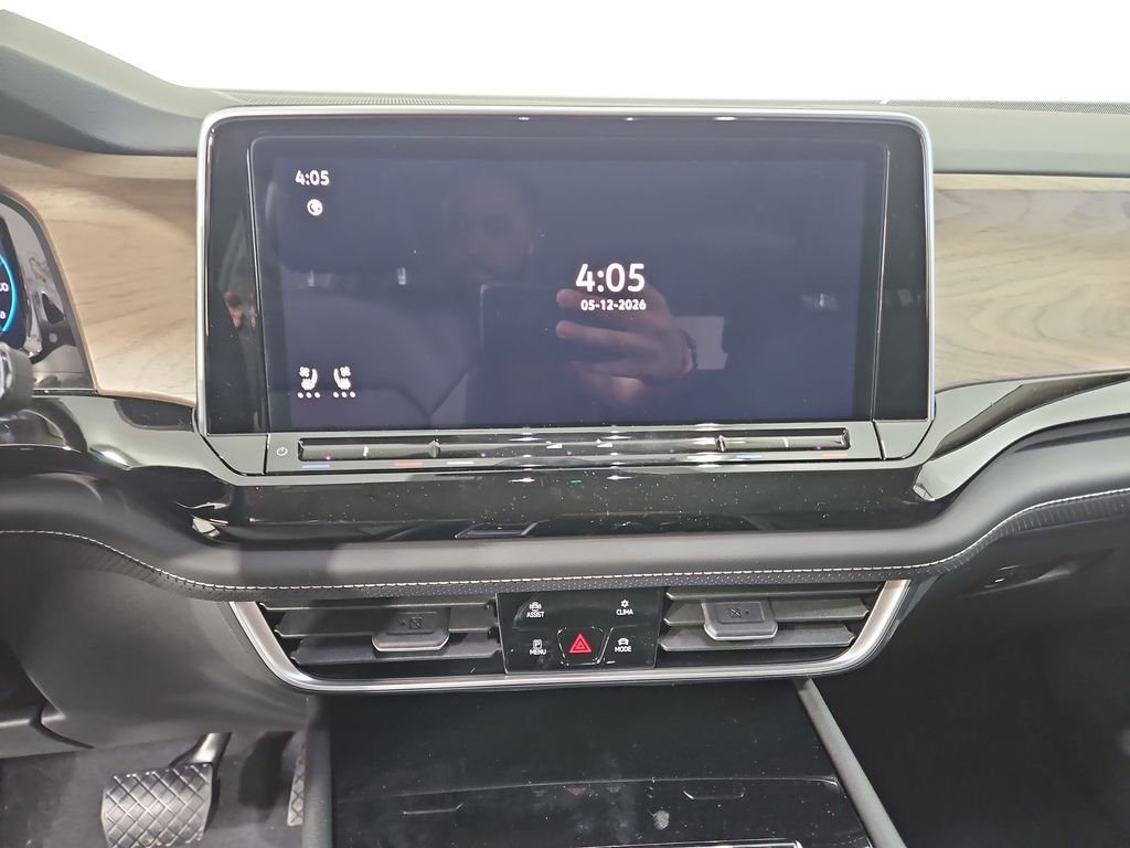 New 2026 White/off-white Volkswagen SE w/Technology image 18