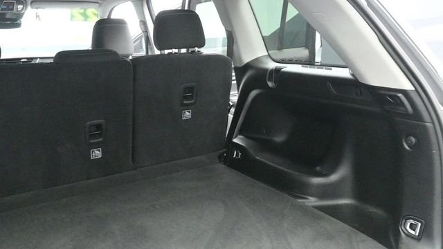 Used 2022 White Jeep Laredo image 19