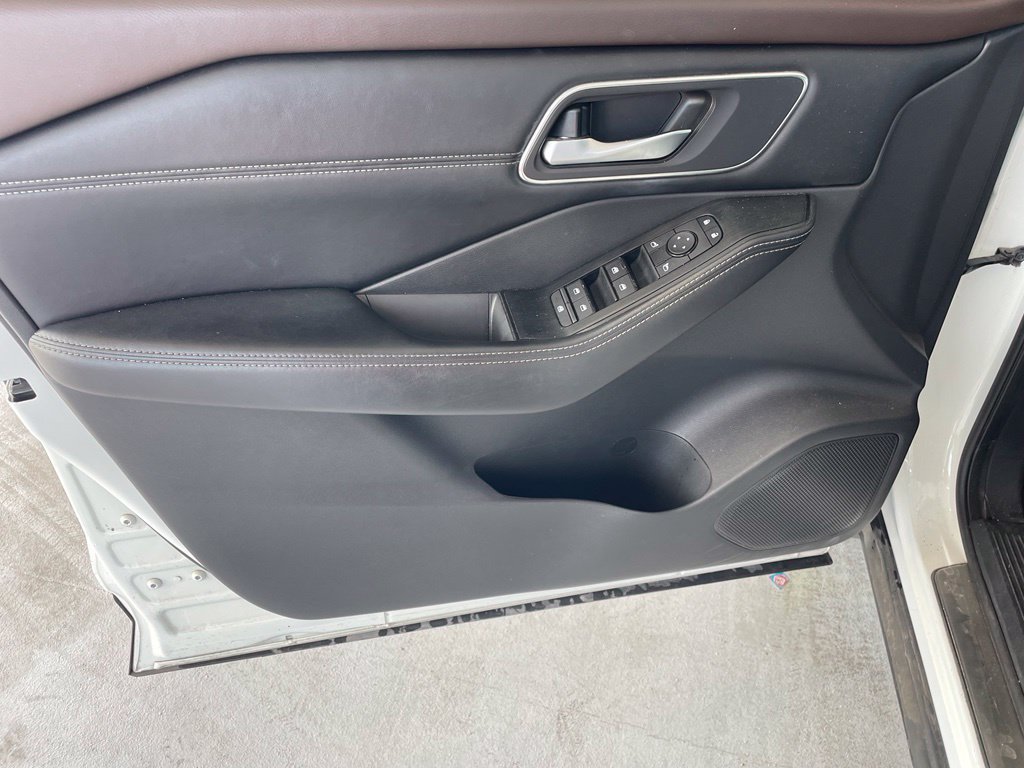 Used 2021 White Nissan SV image 9