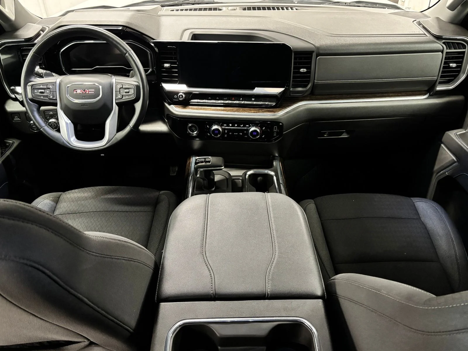 Used 2023 White GMC Elevation image 11