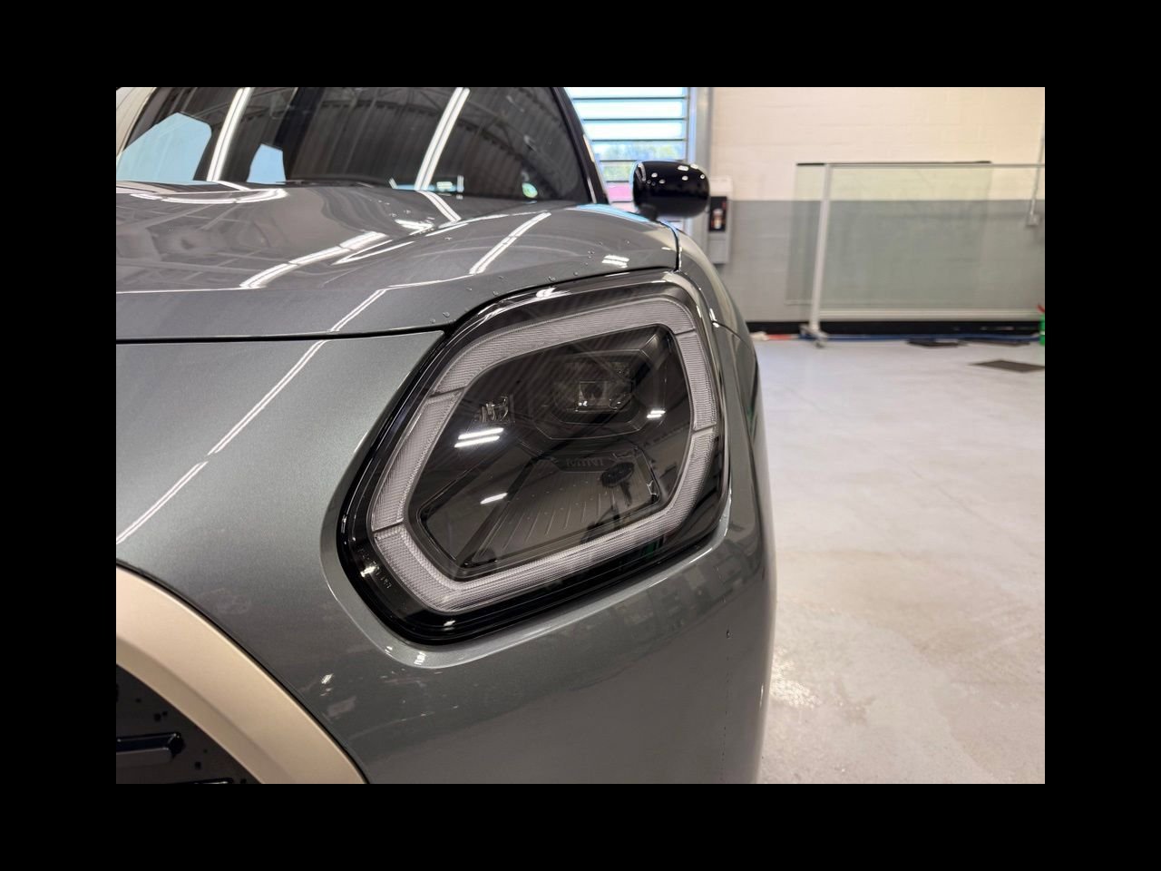 New 2027 Smokey Green Metallic MINI SIGNATURE PLUS image 8