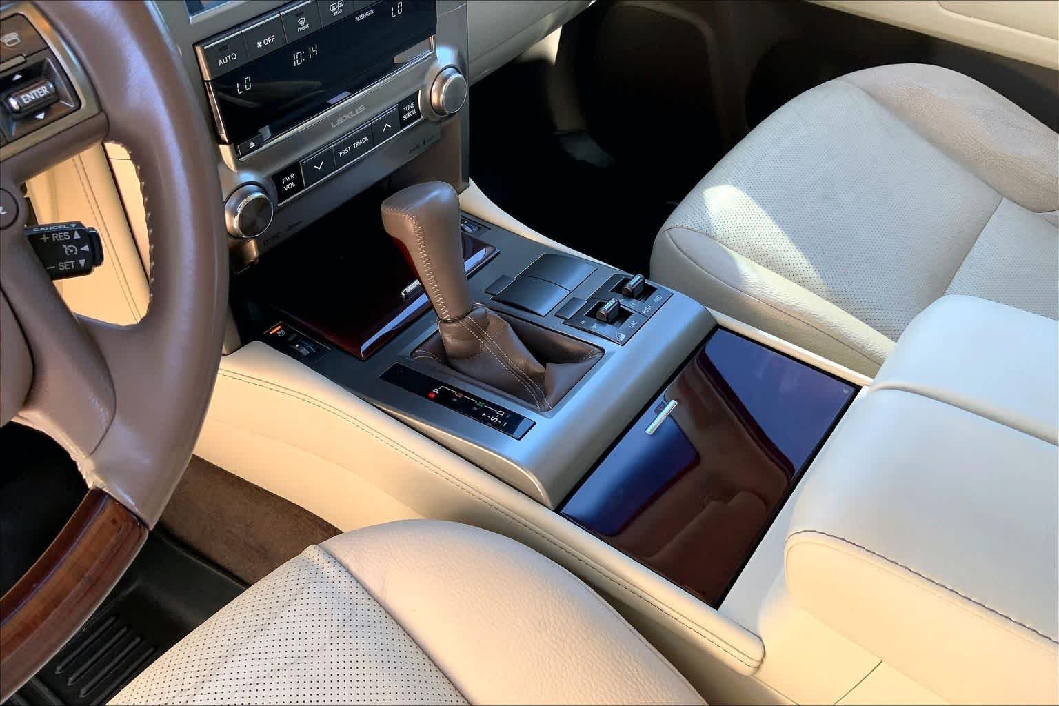 Used 2015 Starfire Pearl Lexus  image 17