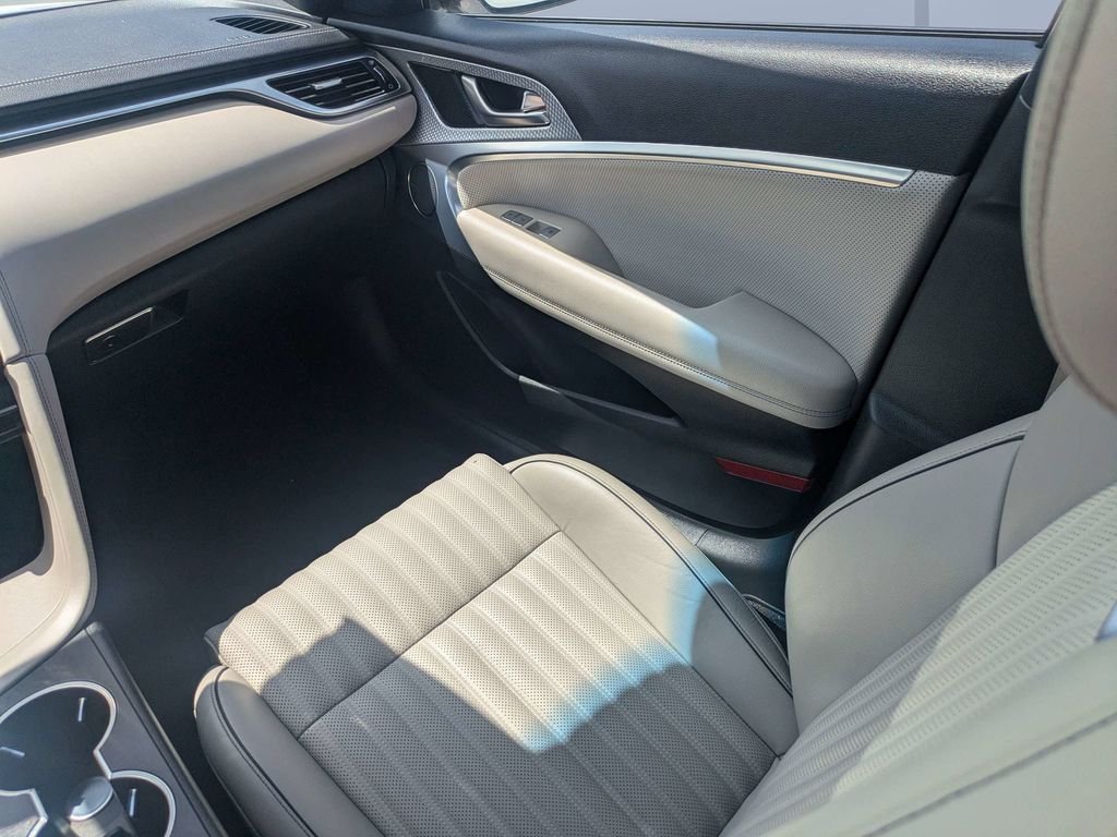 Used 2023 White Genesis 2.0T image 16