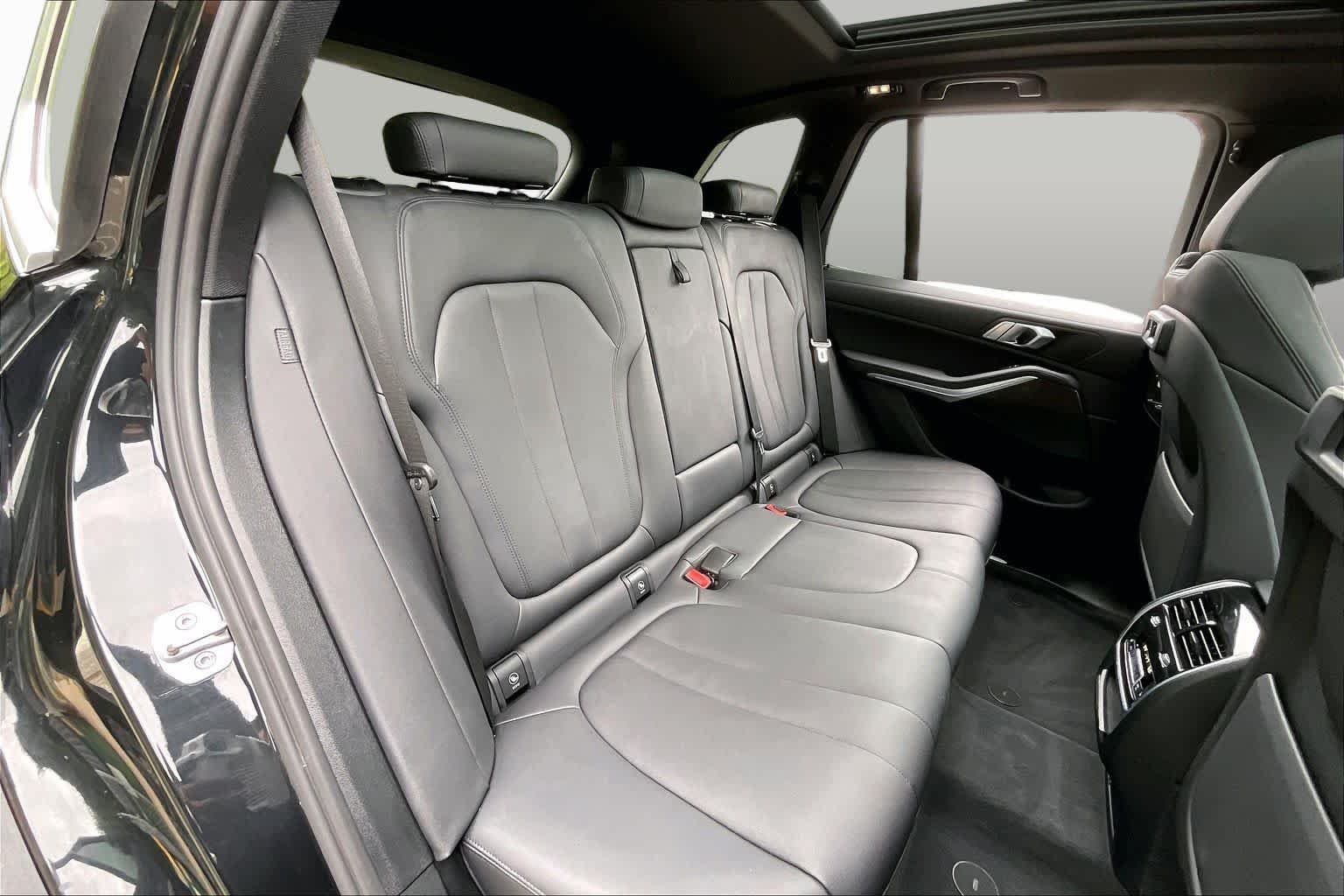 Used 2022 Black Sapphire Metallic BMW xDrive40i image 19