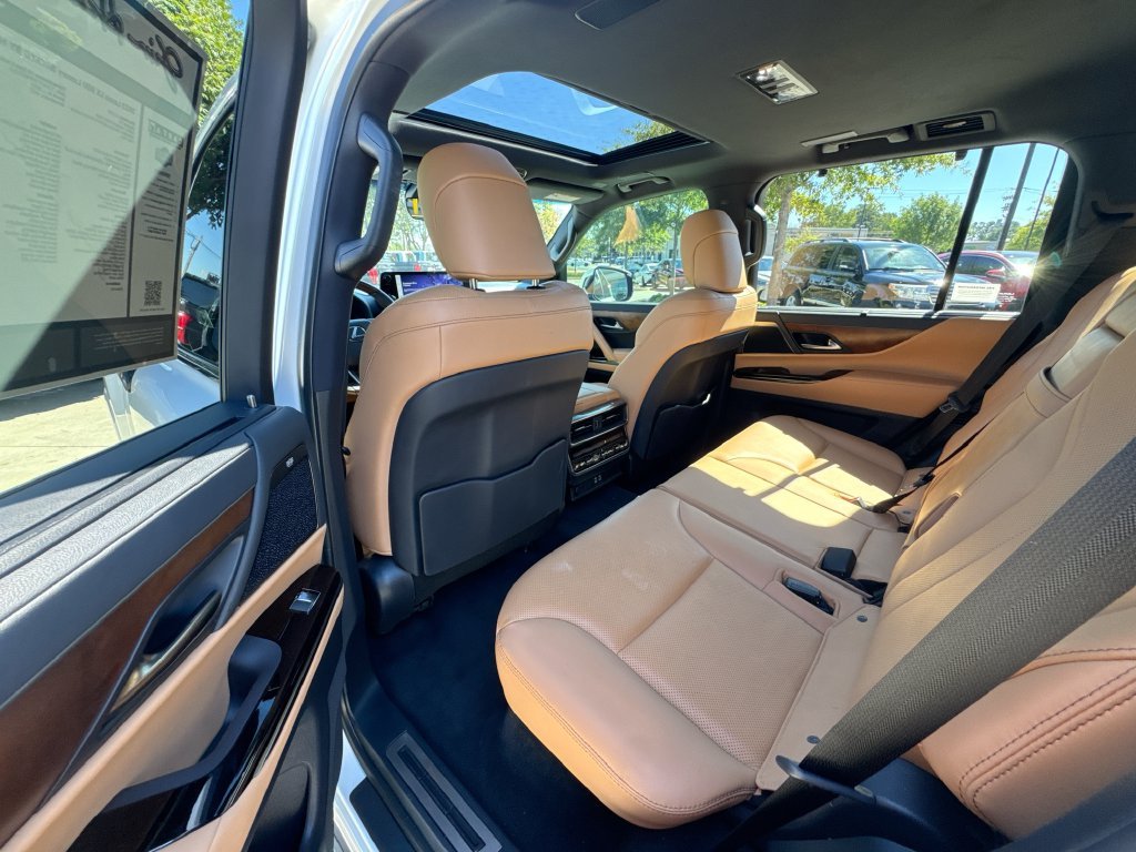 Used 2023 White Lexus 600 Luxury image 32
