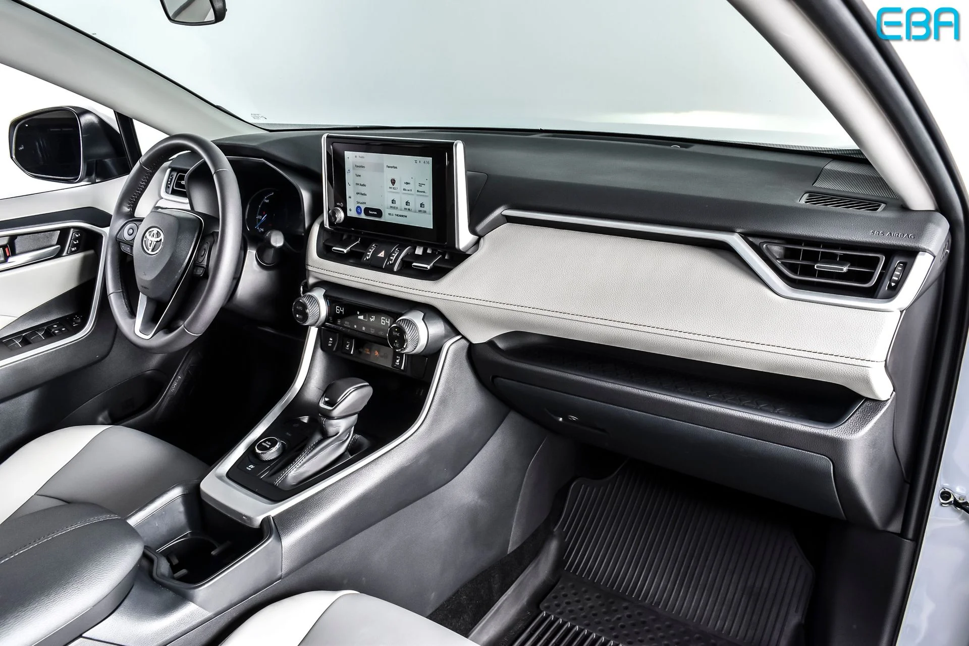 Used 2025 Pearl Toyota XLE Premium image 22