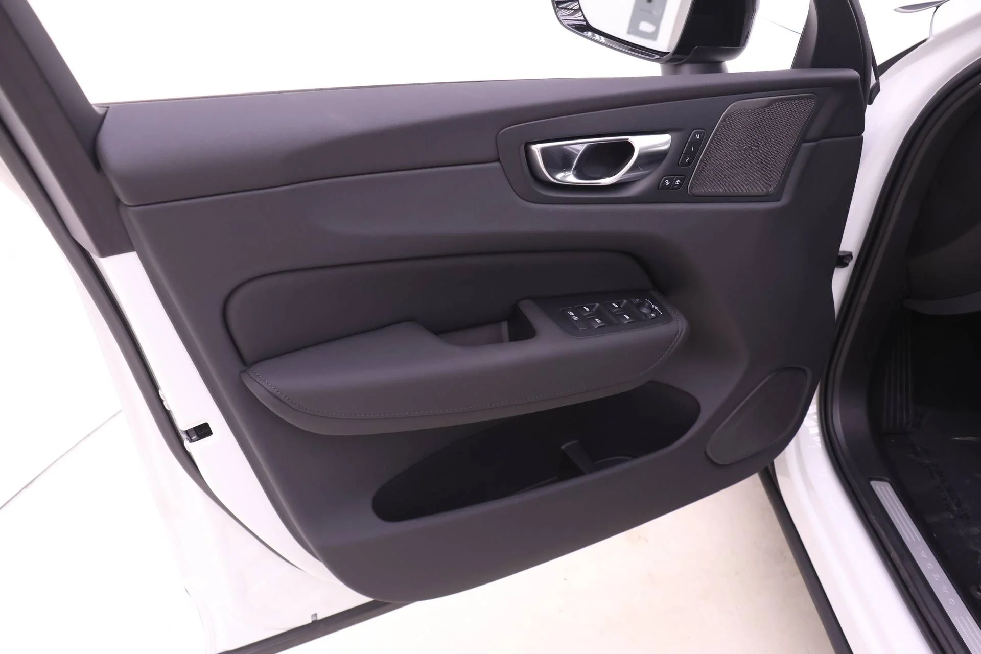 New 2026 Crystal White Volvo Plus image 11
