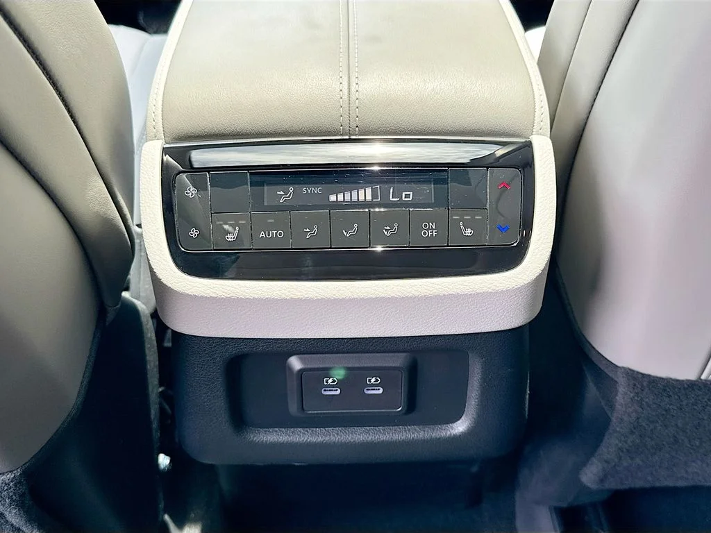 Certified Used 2026 White INFINITI LUXE image 27