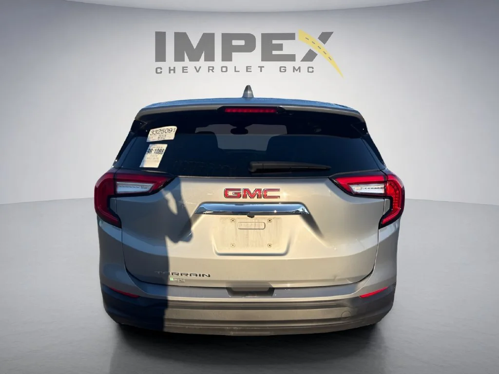 Used 2024 Sterling Metallic GMC SLE image 4