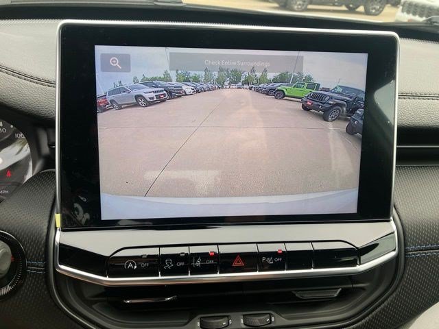 New 2026 Bright White Clear-Coat Exterior Paint Jeep Limited Altitude image 18