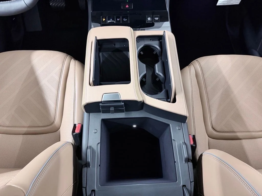 New 2027 RADIANT WHITE INFINITI Luxe 2WD image 24