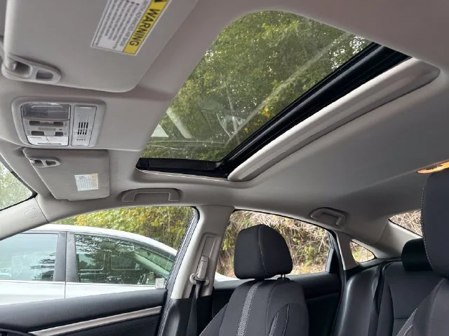 Used 2018  Honda EX image 23