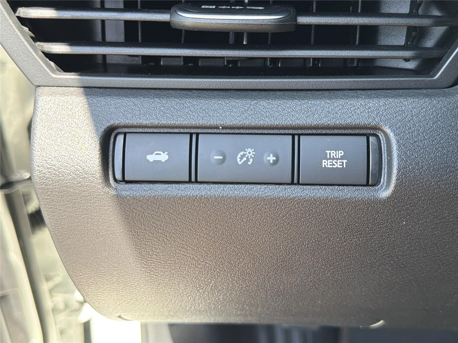 Used 2024 Pearl White Tricoat Nissan 2.5 SR image 16