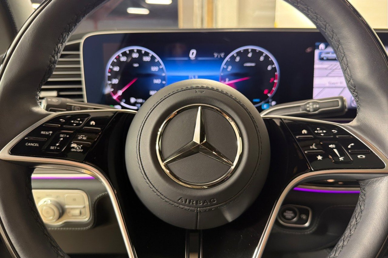 Certified Used 2025 MANUFAKTUR Alpine Grey Mercedes-Benz Maybach GLS 600 image 23