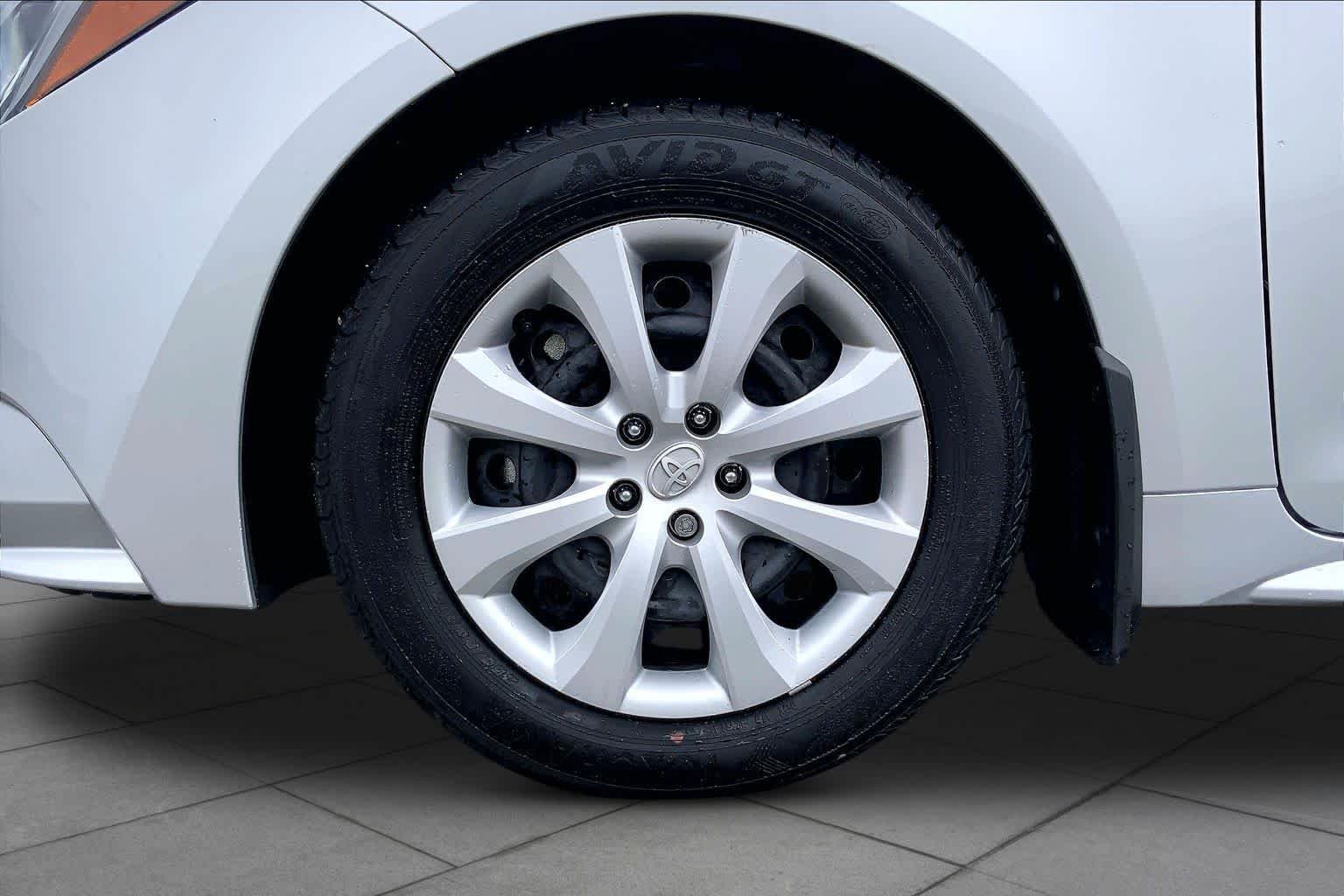 Used 2025 Classic Silver Metallic Toyota Hybrid LE image 11
