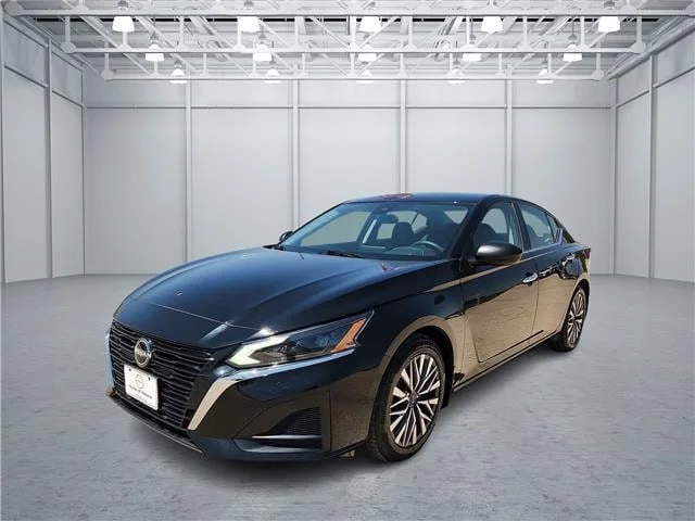 Used 2024 Super Black Nissan 2.5 SV image 1