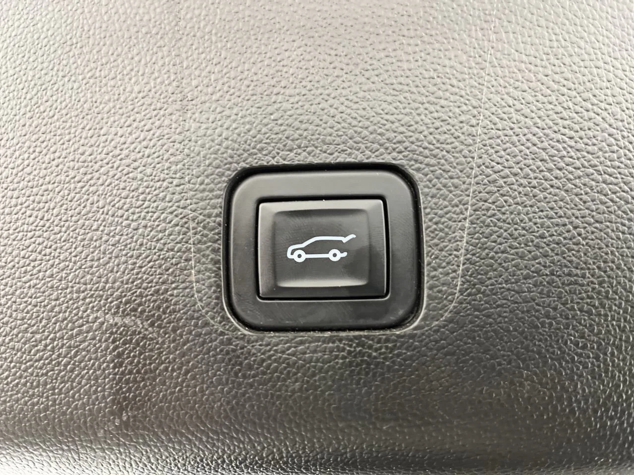 Used 2019 SUMMIT WHITE Chevrolet LT Cloth image 32