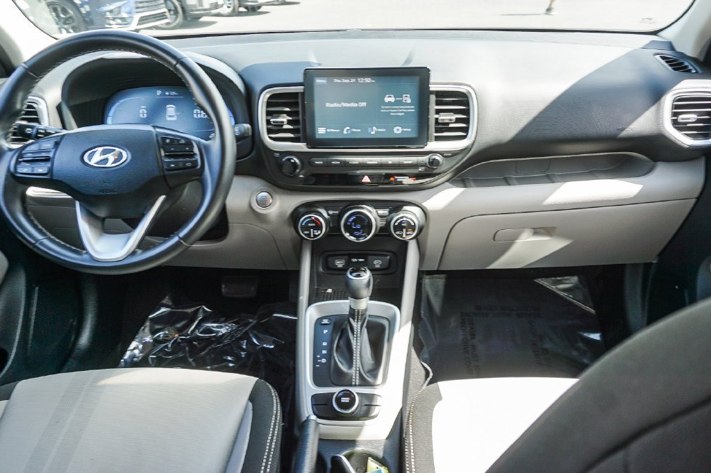 Used 2024 Silver Hyundai SEL image 15
