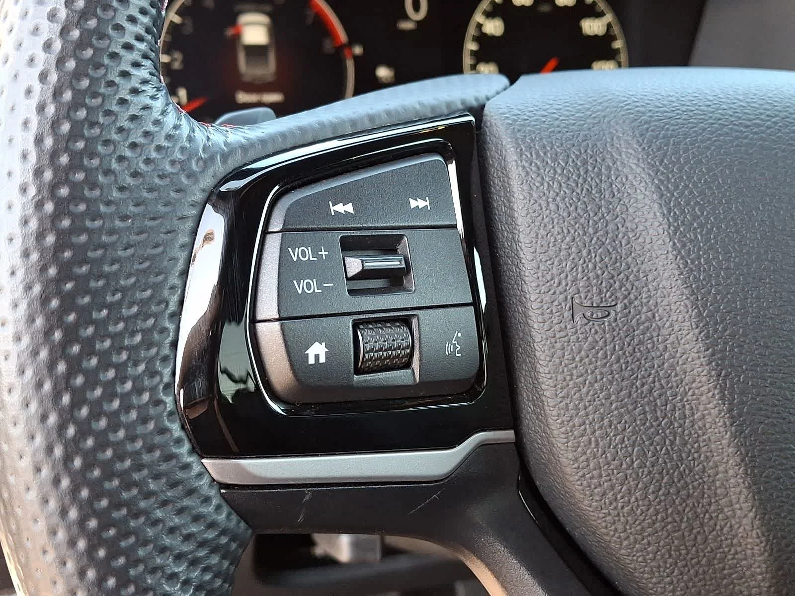 Used 2025 Platinum White Pearl Honda Black Edition image 24
