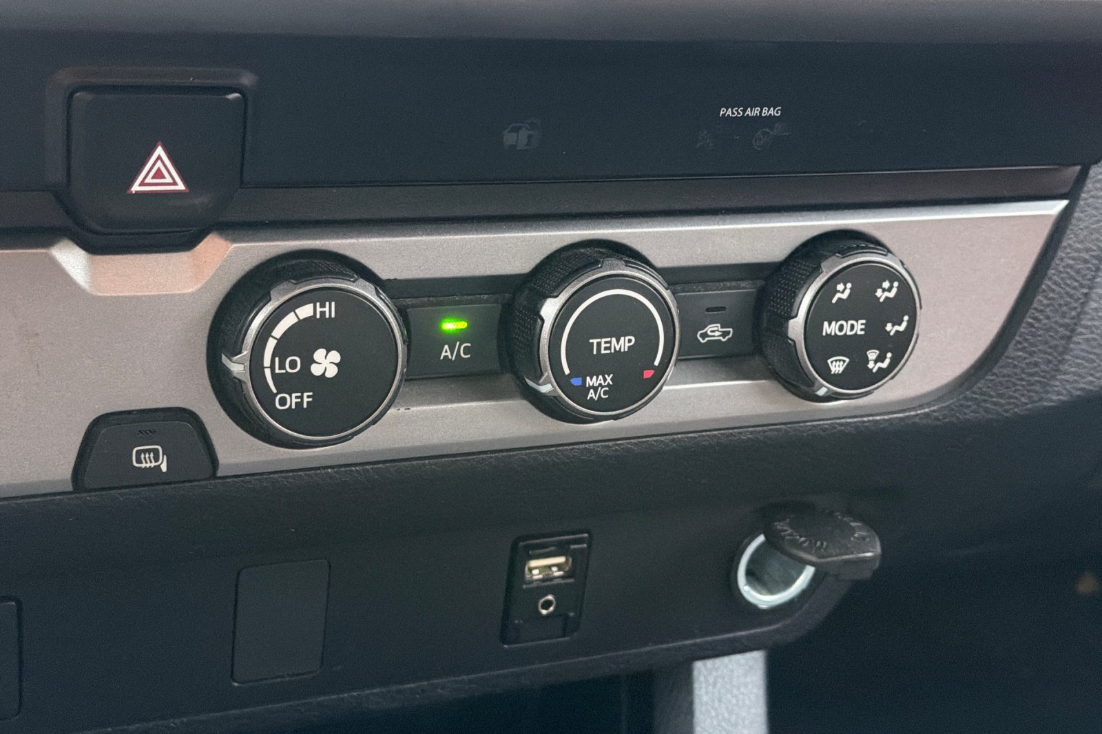 Used 2019 White Toyota SR5 image 24