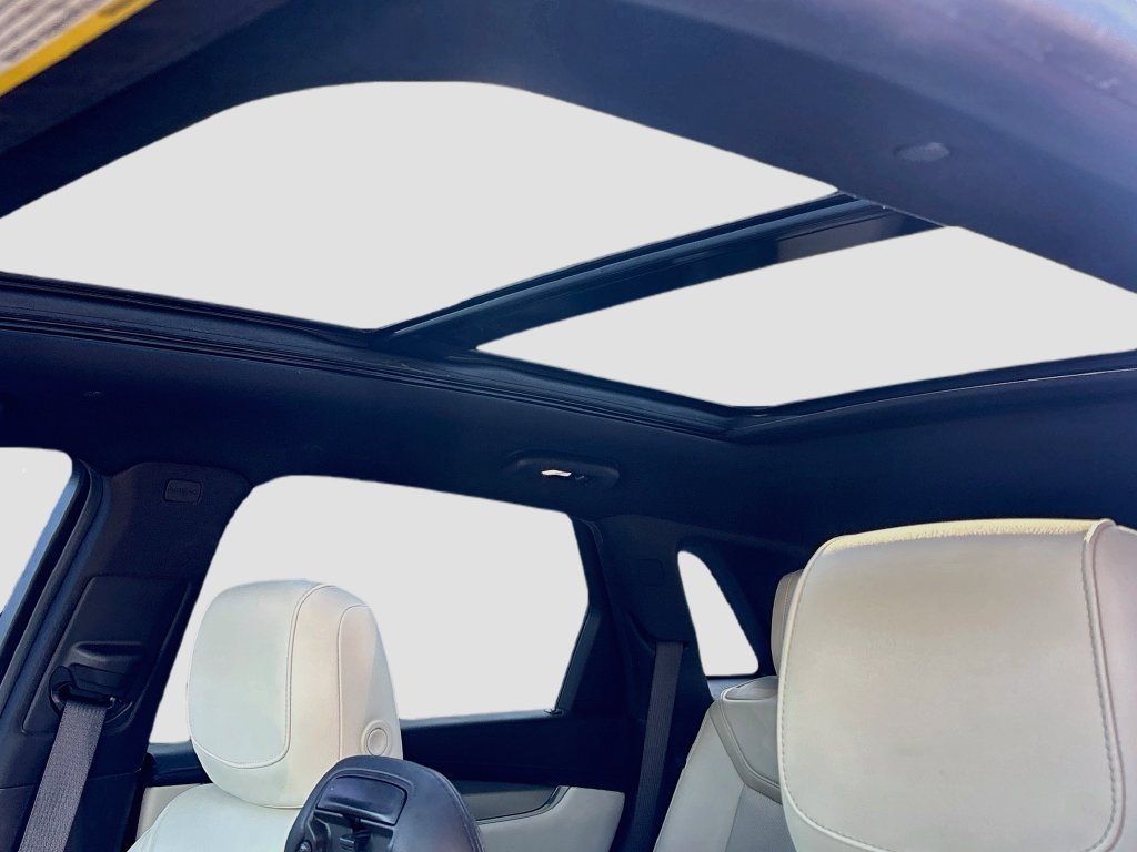 Used 2019 White Cadillac Luxury image 23