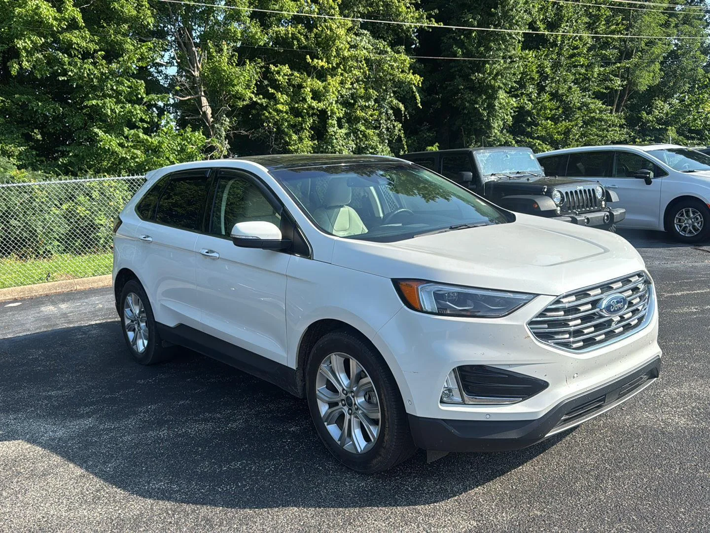 2020 Ford Edge Titanium's photo