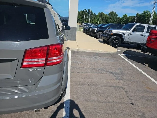 Used 2020 Gray Dodge SE image 8