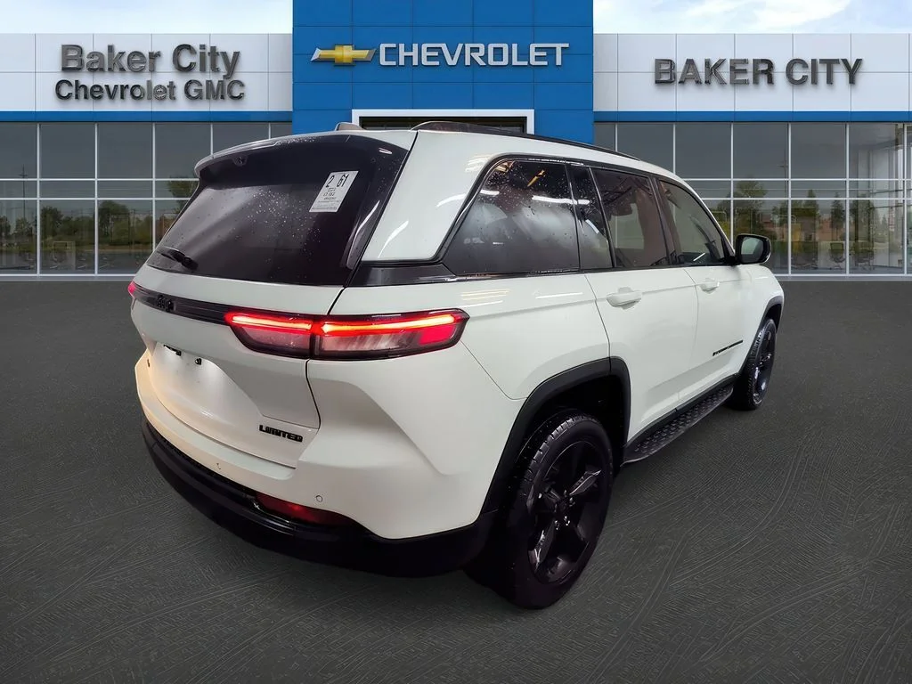 Used 2024 Bright White Jeep Limited image 4