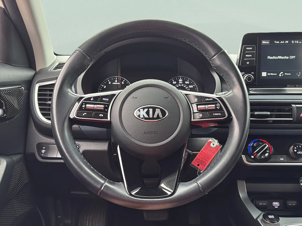 Used 2021 Snow White Pearl Kia S image 28
