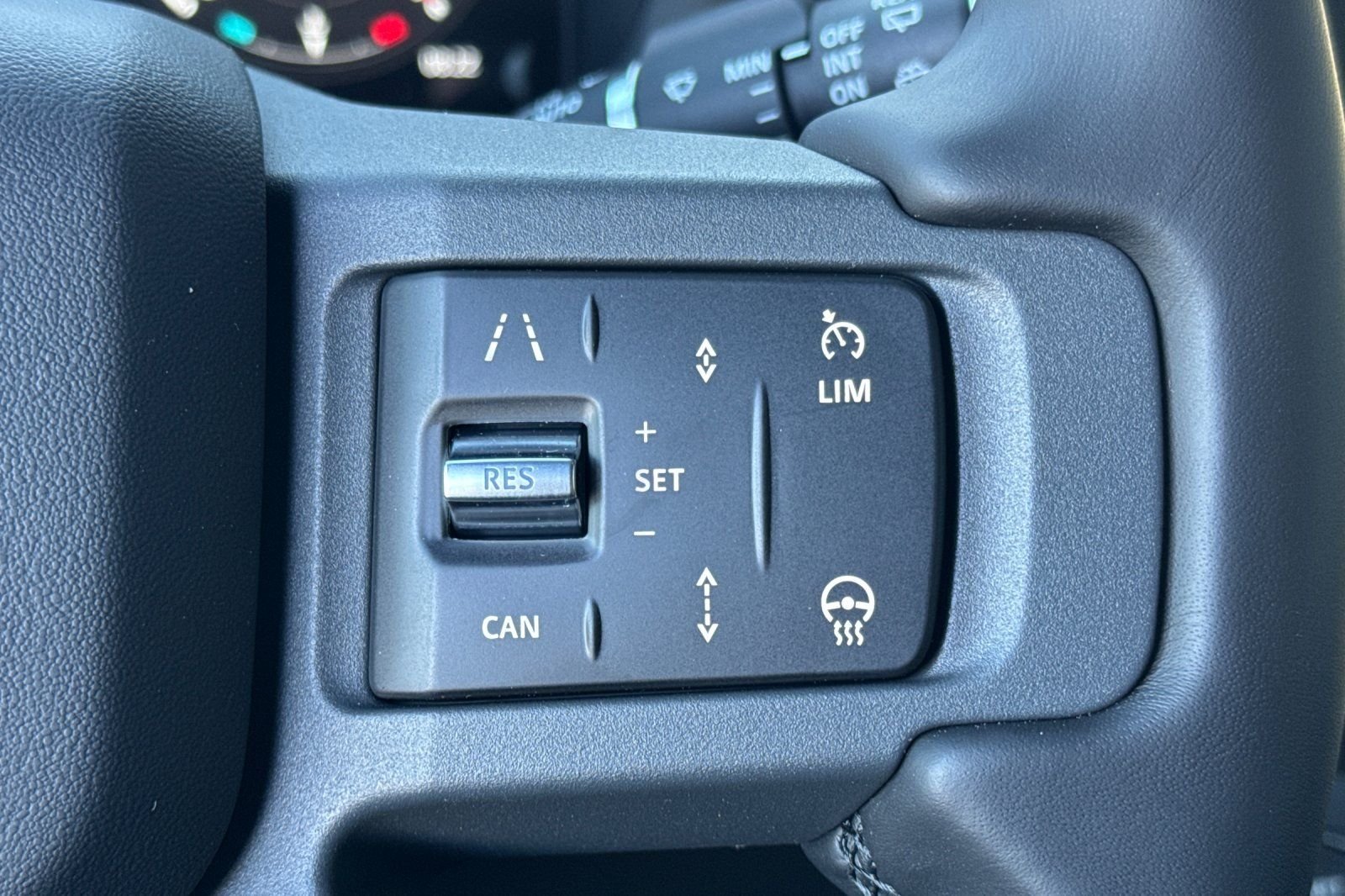 New 2026 Santorini Black Land Rover X-Dynamic SE image 29