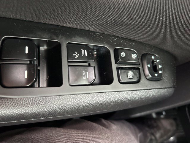 Used 2016 Red Kia Plus image 24