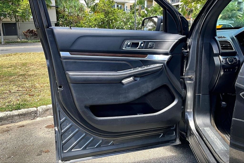Used 2017 Gray Ford Limited image 18