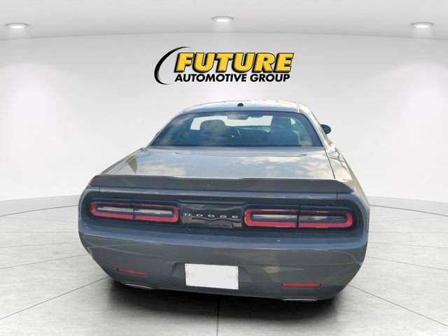Used 2019 Gray Dodge SXT image 4
