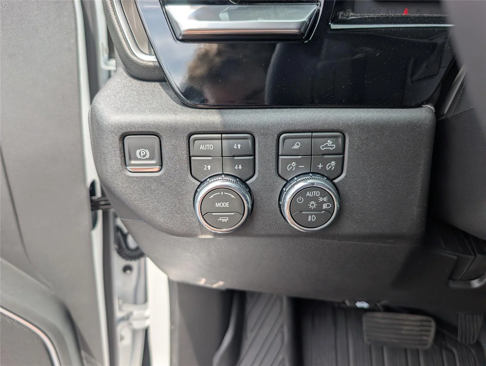 New 2026 Summit White GMC Elevation image 11