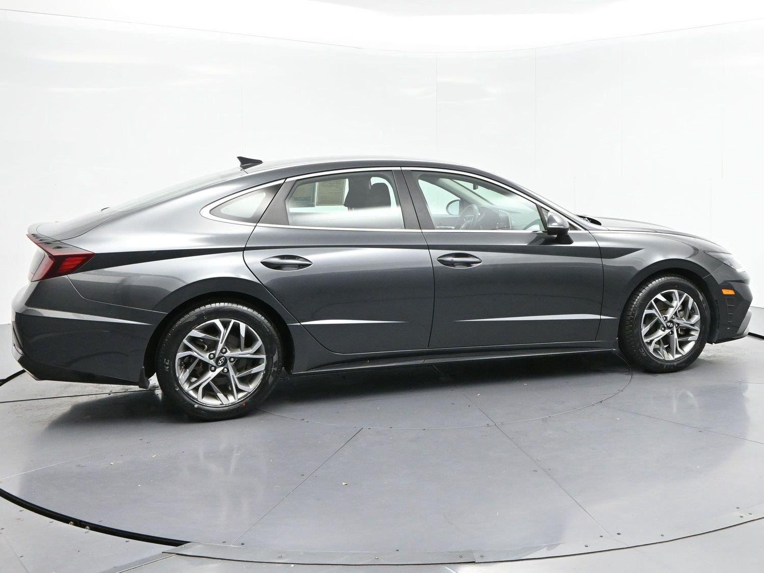 Used 2022 Portofino Gray Hyundai SEL image 8