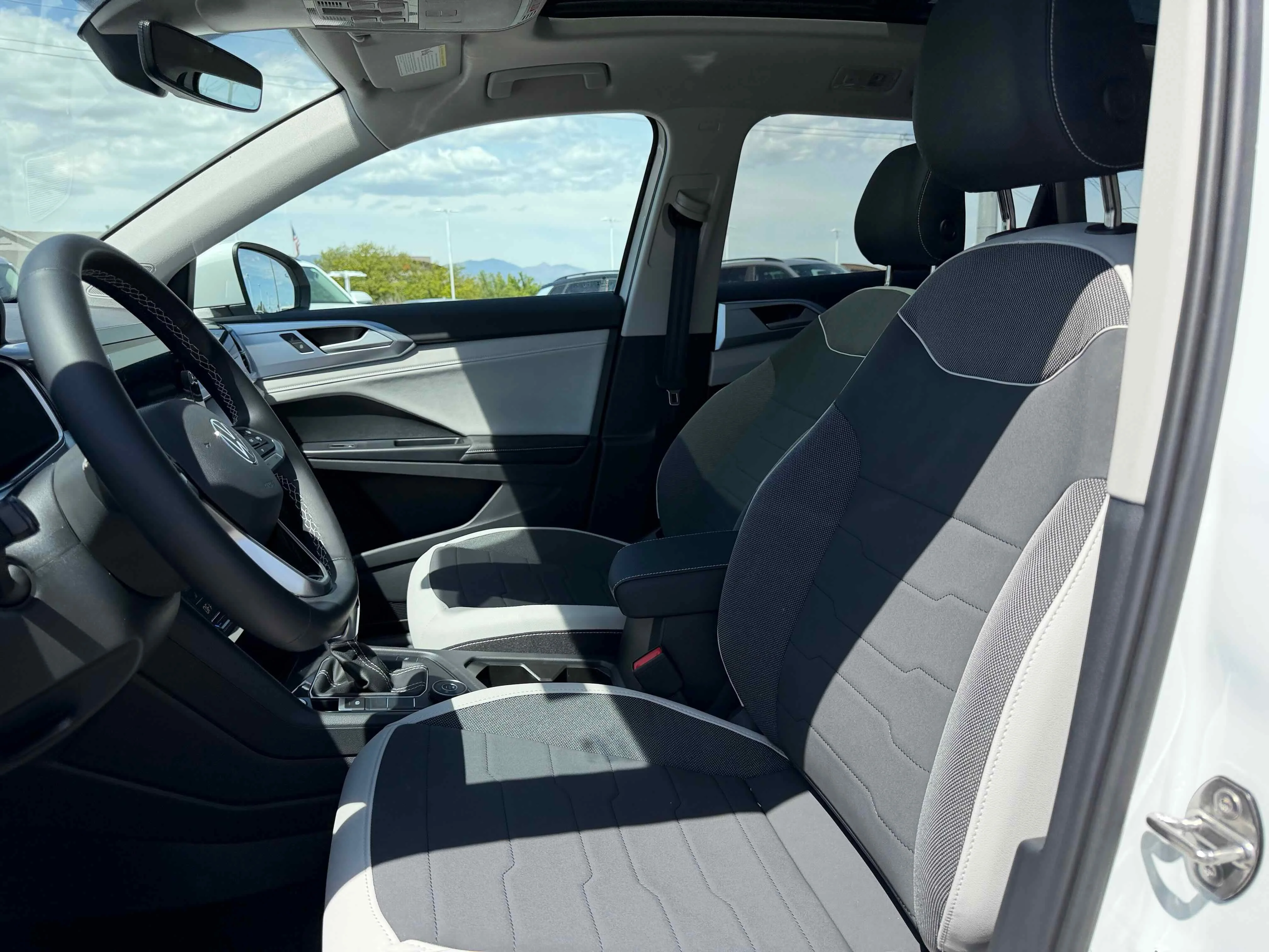 New 2026 Pure White Volkswagen SE image 4