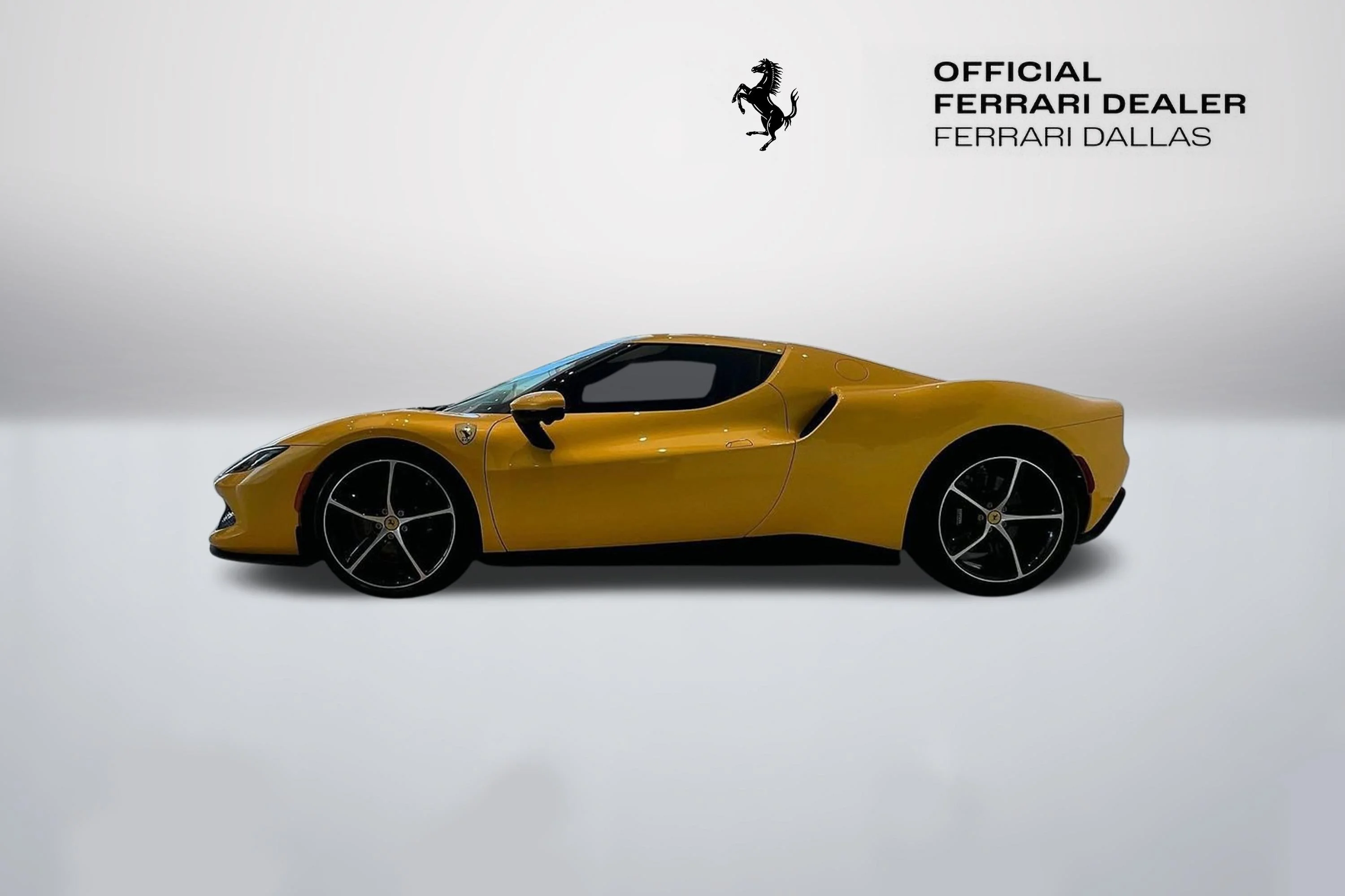 Used 2023 Giallo Triplo Strato Ferrari  image 8