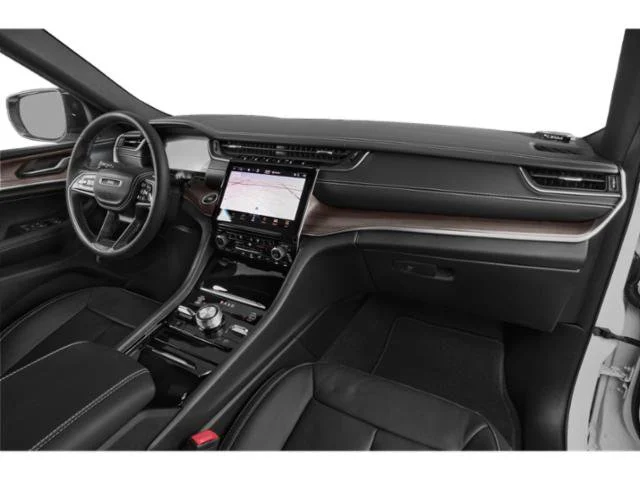 Used 2022 Diamond Black Crystal Pearlcoat Jeep Overland image 18