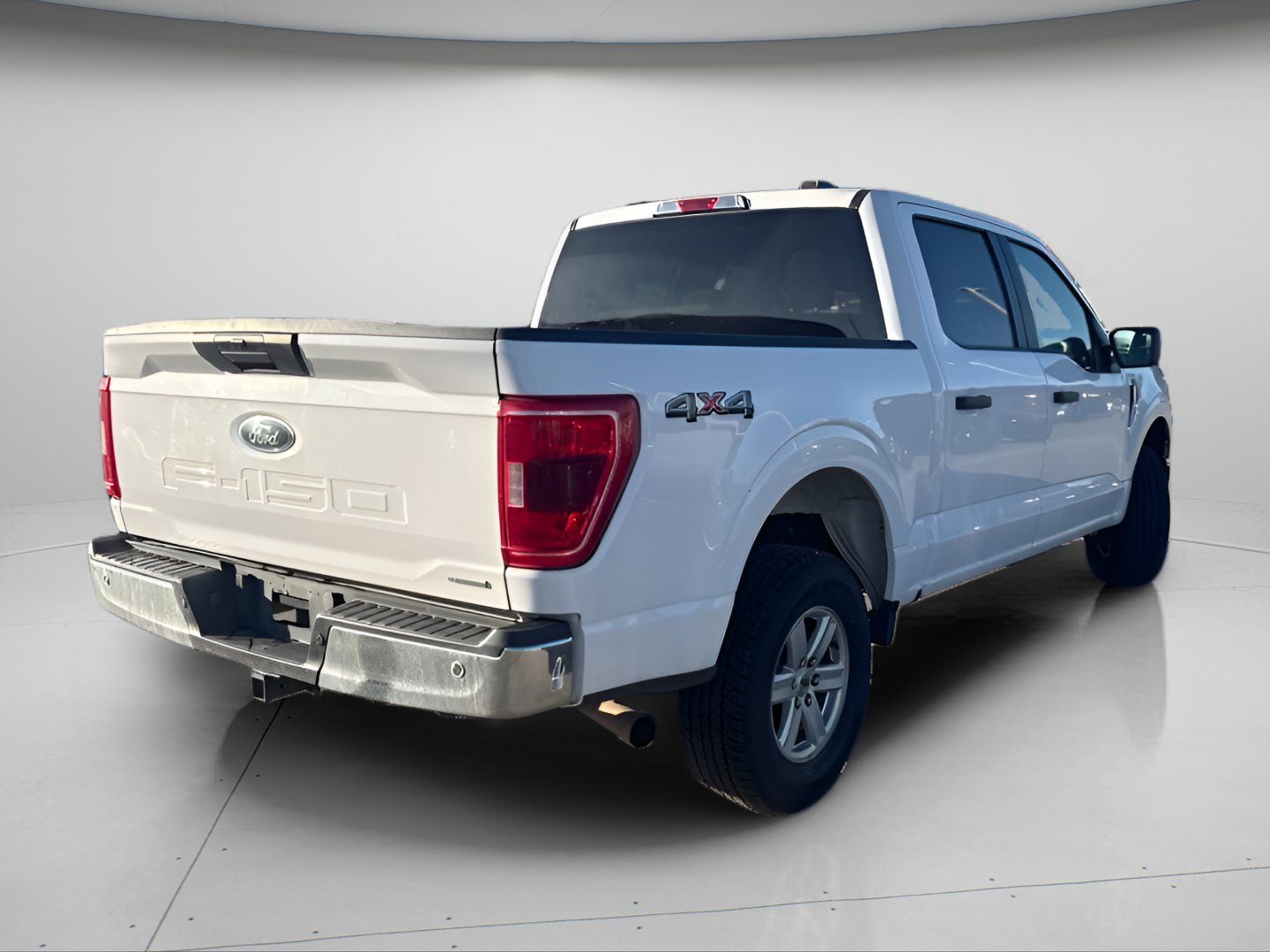Used 2023 White Ford XLT image 5