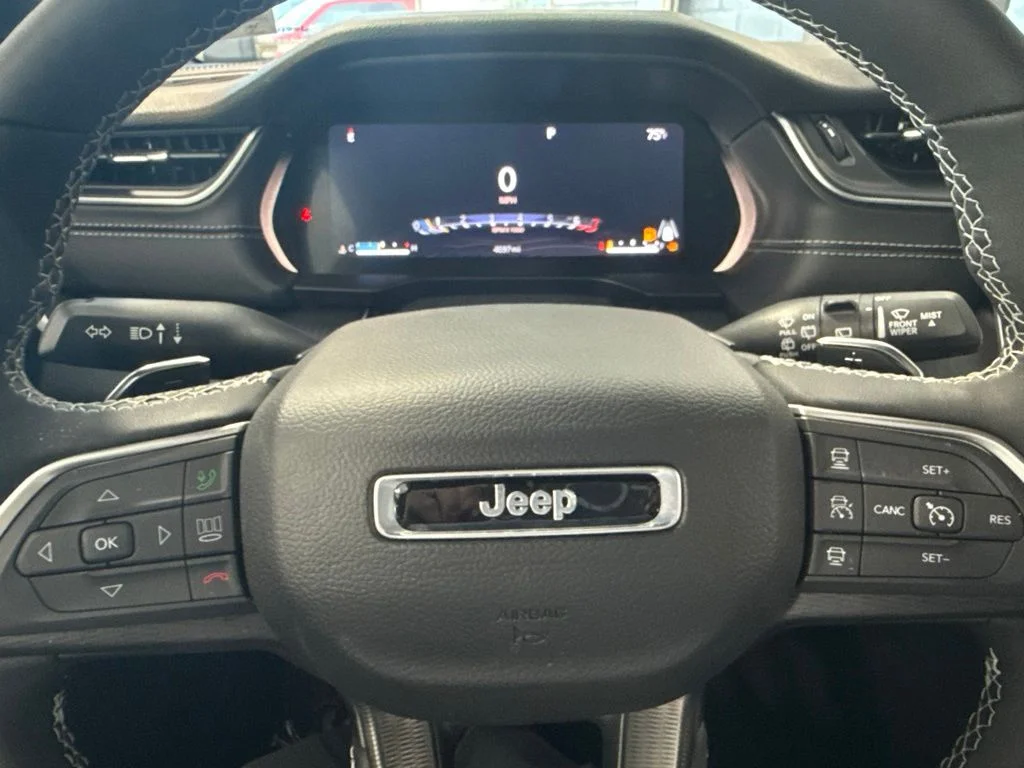 Used 2025 Silver Jeep Altitude image 19