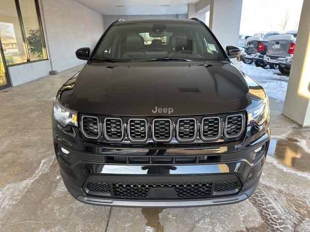 New 2026 Diamond Black Crystal Pearlcoat Jeep Latitude image 10