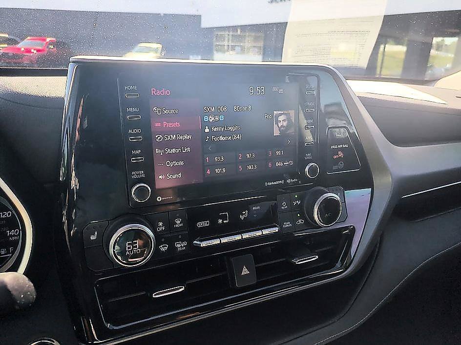 Used 2022 Midnight Black Metallic Toyota XLE image 20